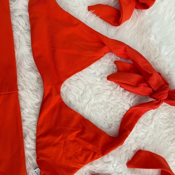 Robin Piccone Bikini - Picture 6 of 9